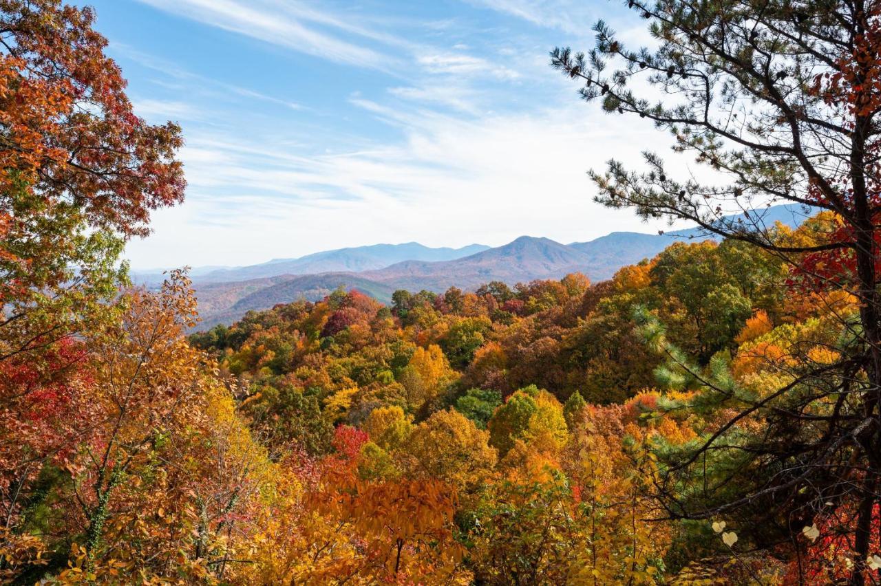 Woodhaven - Private - 3 Suites - Gorgeous Views - 3 Pools - Gamerm - Hottub - Lots Of Bears Gatlinburg Zewnętrze zdjęcie