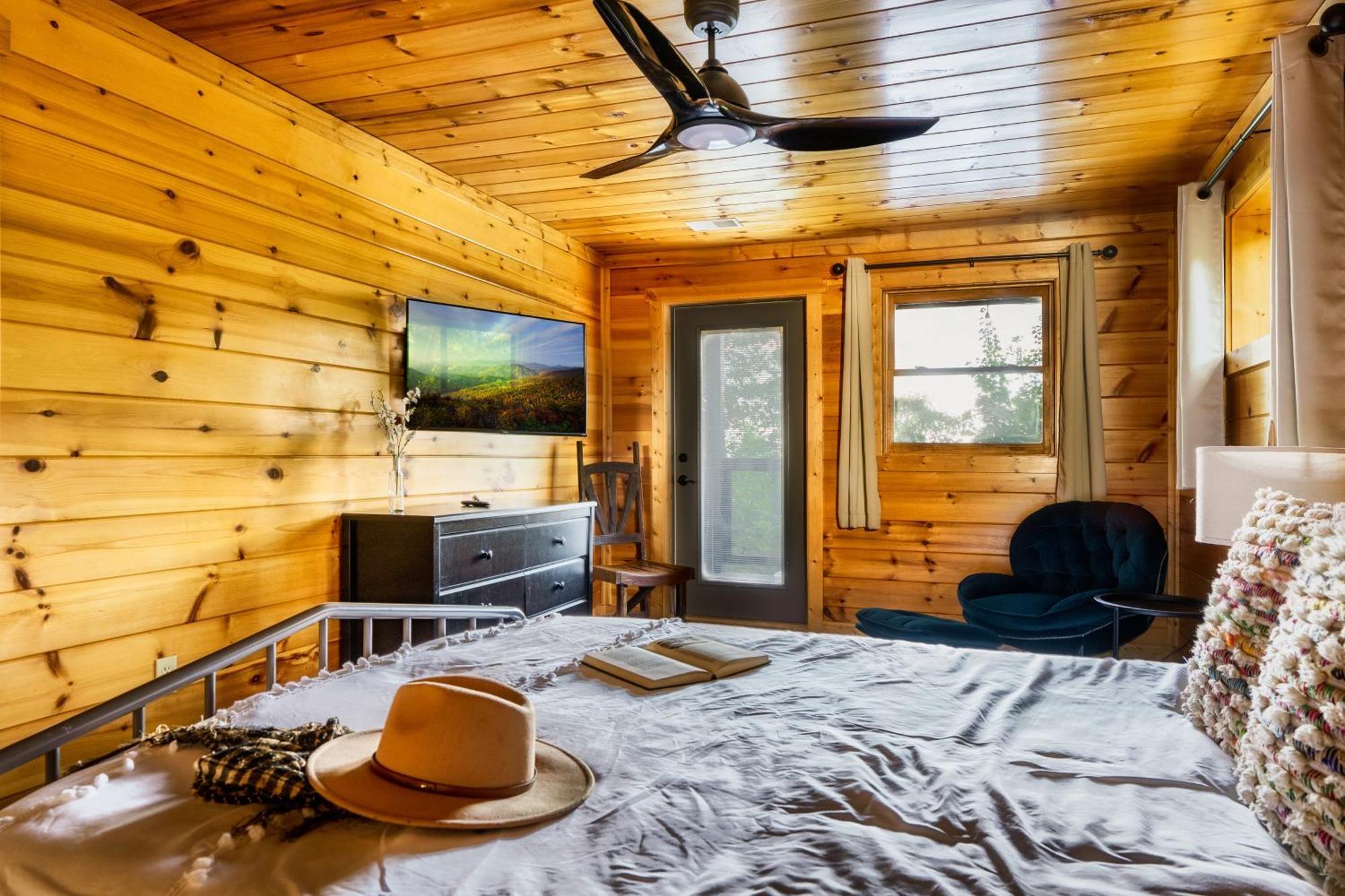 Woodhaven - Private - 3 Suites - Gorgeous Views - 3 Pools - Gamerm - Hottub - Lots Of Bears Gatlinburg Zewnętrze zdjęcie