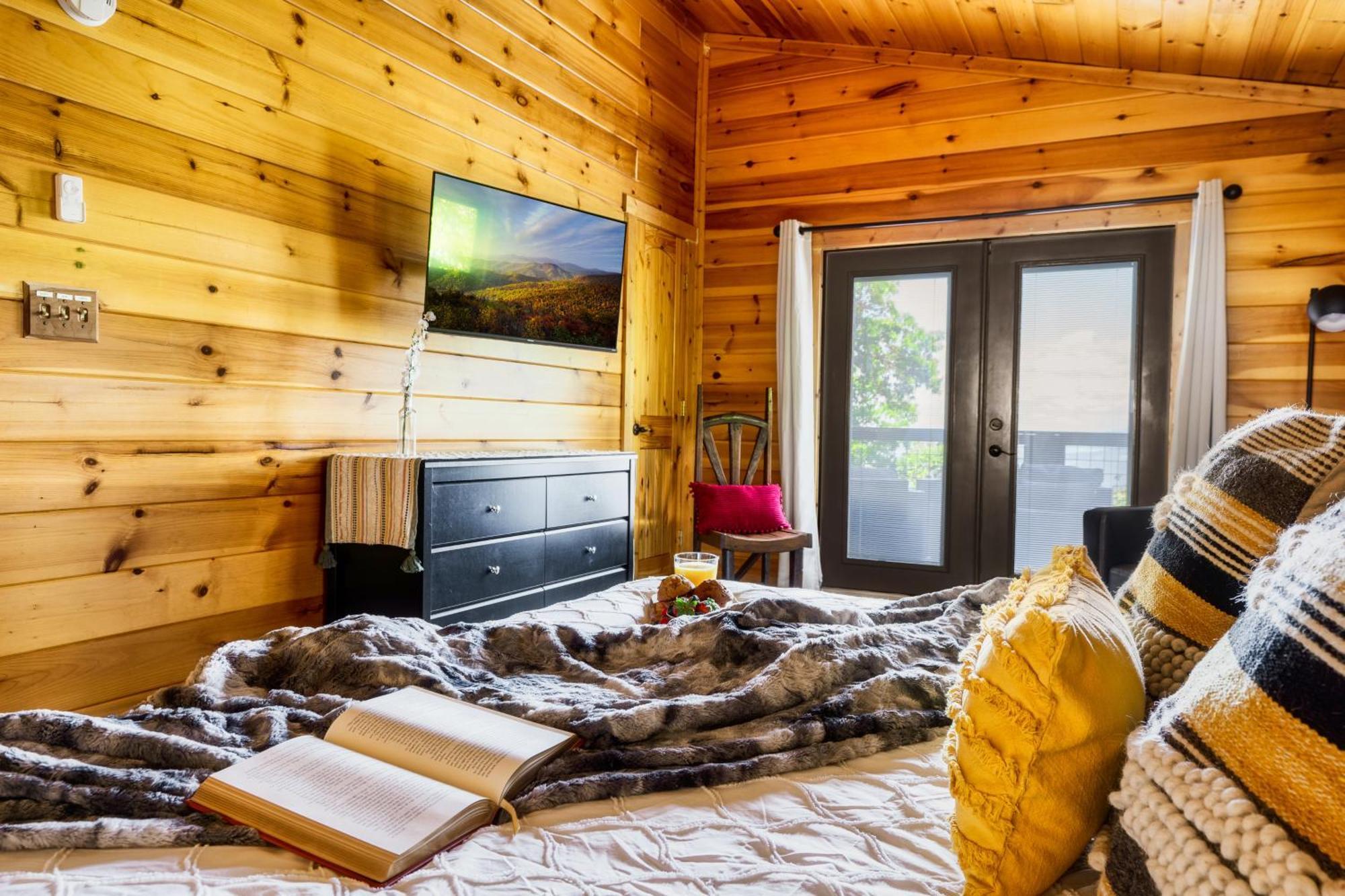 Woodhaven - Private - 3 Suites - Gorgeous Views - 3 Pools - Gamerm - Hottub - Lots Of Bears Gatlinburg Zewnętrze zdjęcie