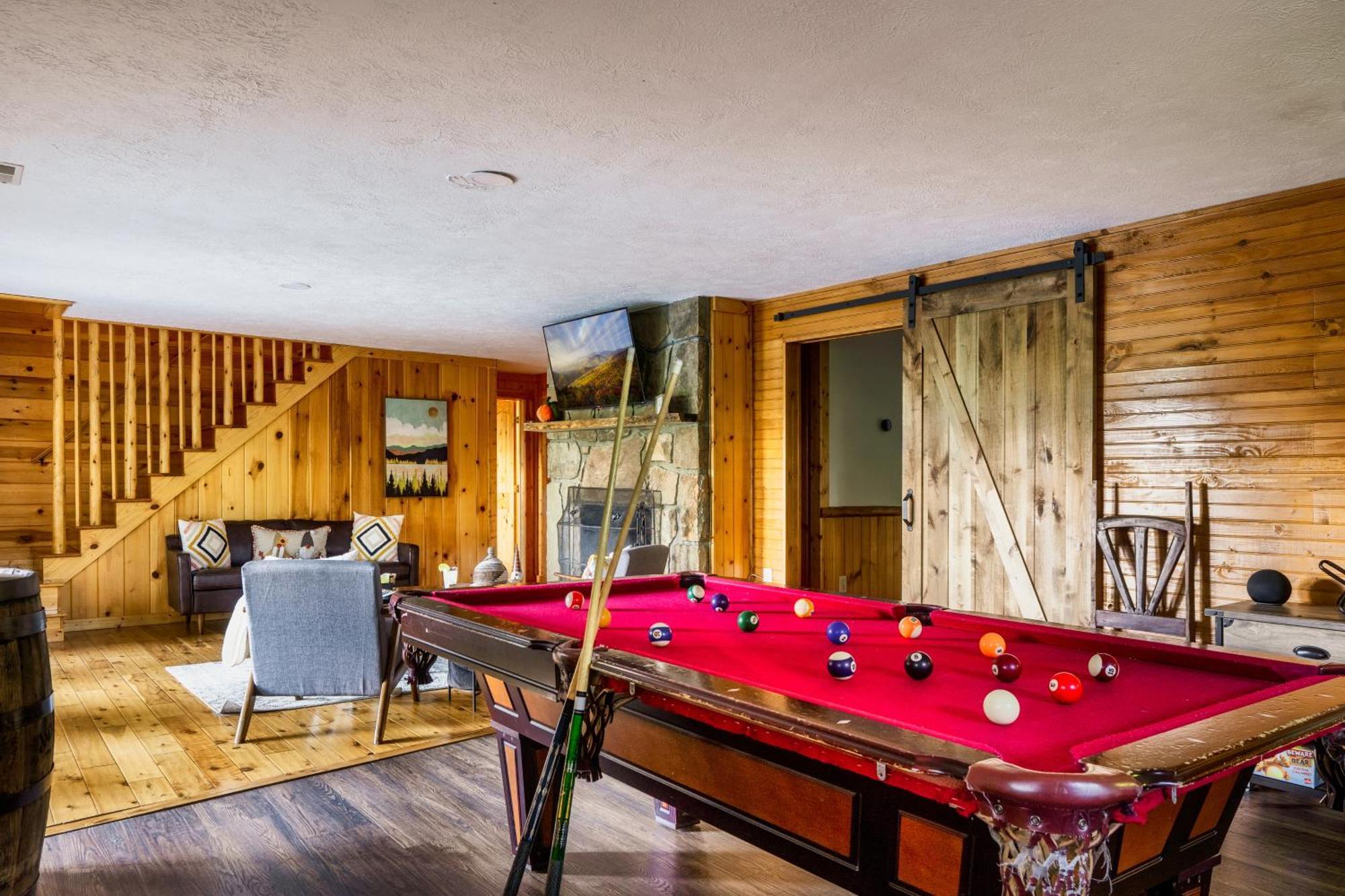 Woodhaven - Private - 3 Suites - Gorgeous Views - 3 Pools - Gamerm - Hottub - Lots Of Bears Gatlinburg Zewnętrze zdjęcie