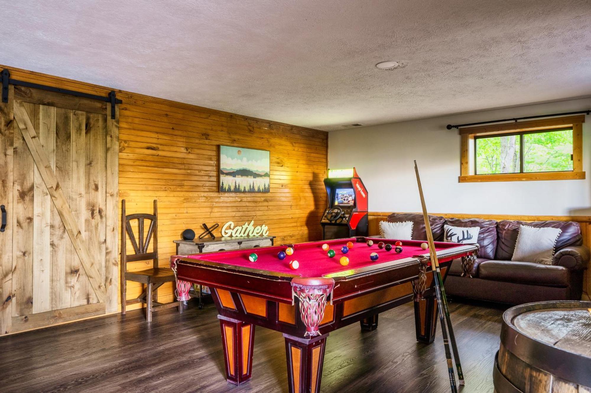 Woodhaven - Private - 3 Suites - Gorgeous Views - 3 Pools - Gamerm - Hottub - Lots Of Bears Gatlinburg Zewnętrze zdjęcie
