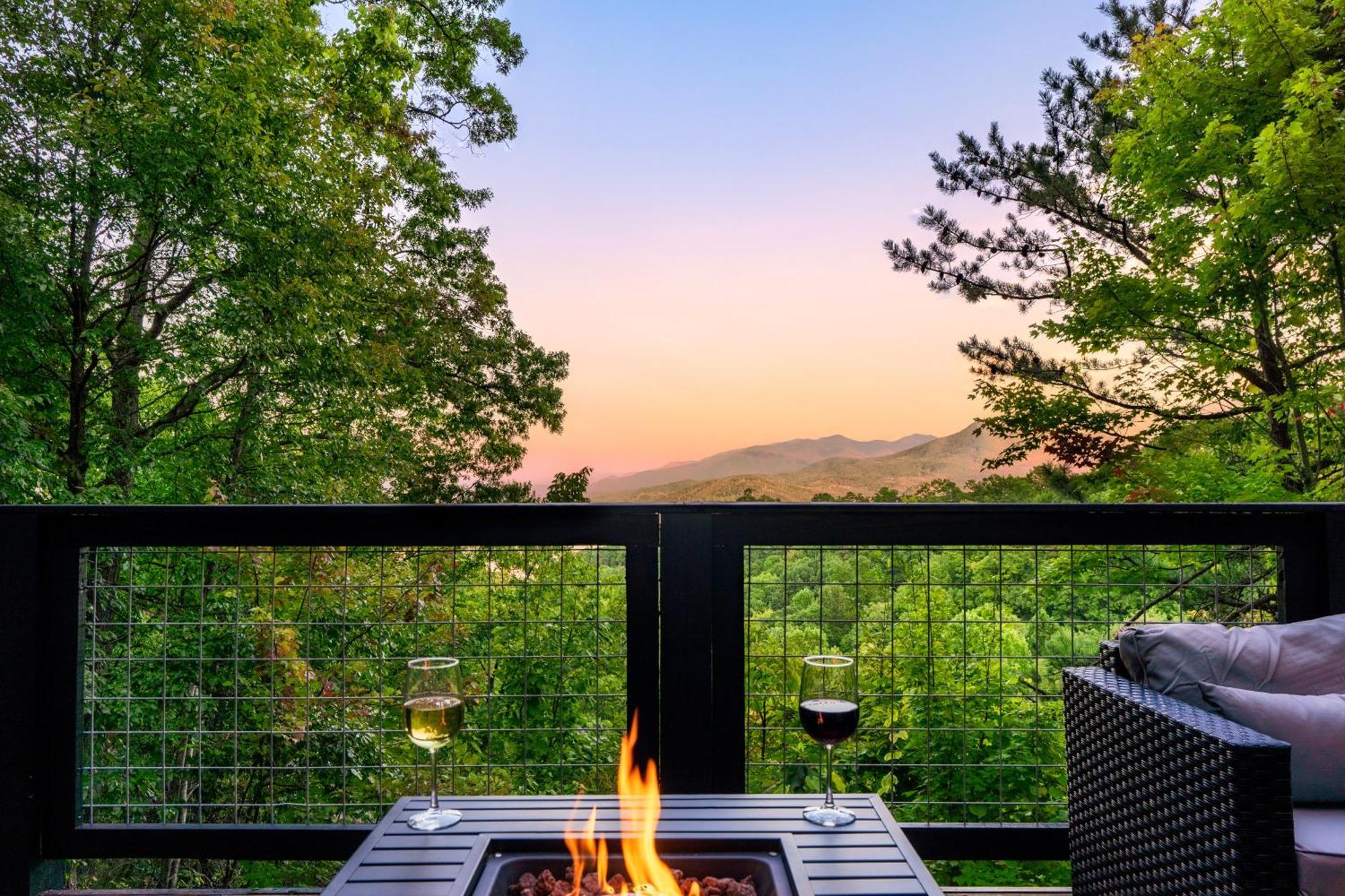 Woodhaven - Private - 3 Suites - Gorgeous Views - 3 Pools - Gamerm - Hottub - Lots Of Bears Gatlinburg Zewnętrze zdjęcie