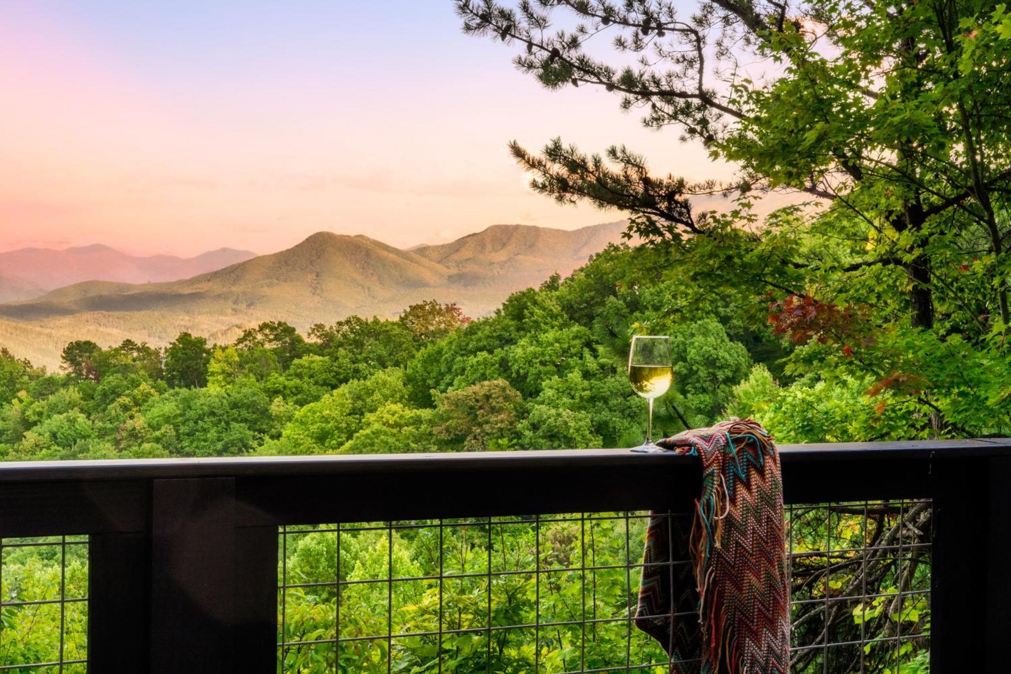 Woodhaven - Private - 3 Suites - Gorgeous Views - 3 Pools - Gamerm - Hottub - Lots Of Bears Gatlinburg Zewnętrze zdjęcie