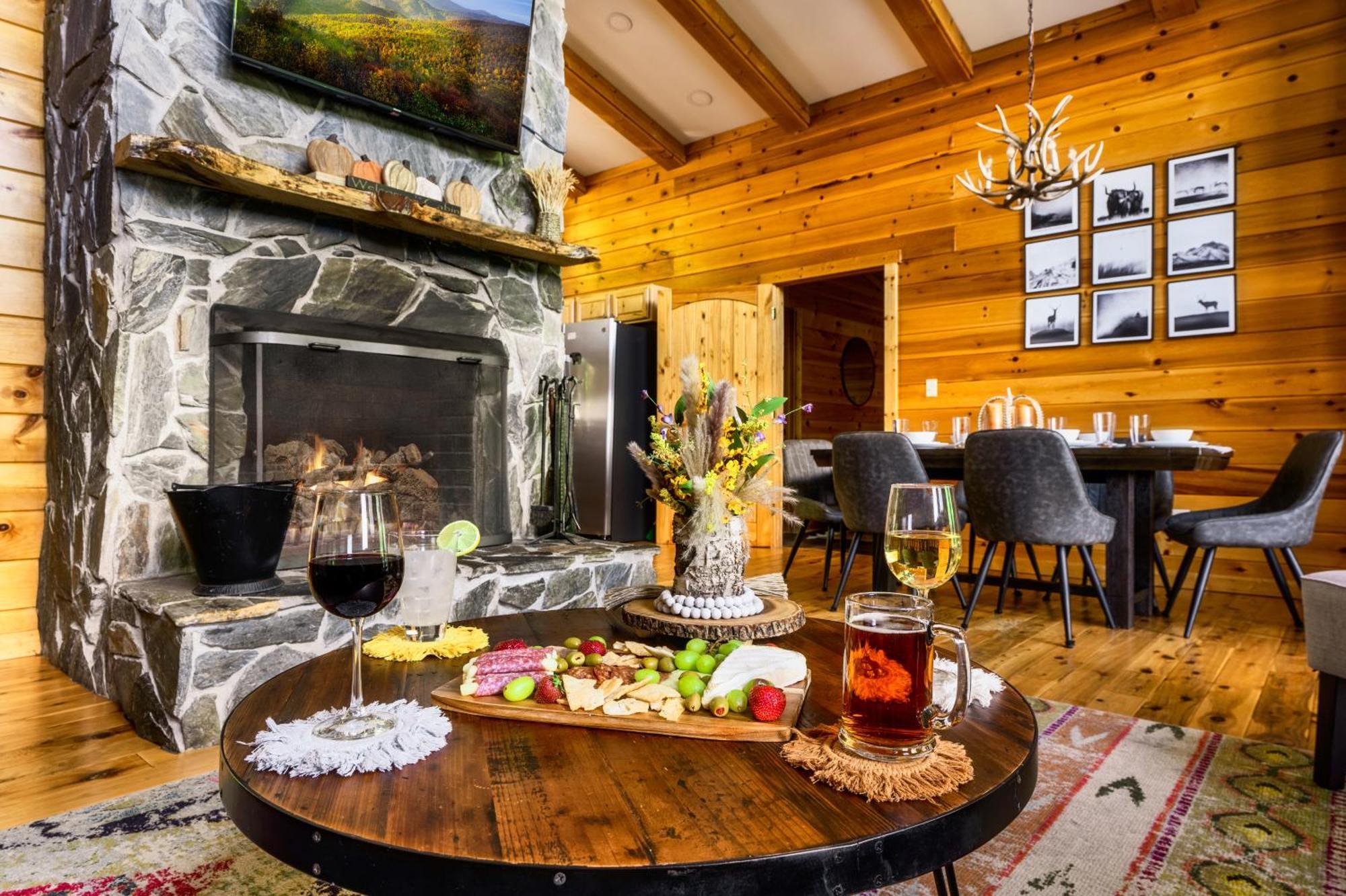 Woodhaven - Private - 3 Suites - Gorgeous Views - 3 Pools - Gamerm - Hottub - Lots Of Bears Gatlinburg Zewnętrze zdjęcie